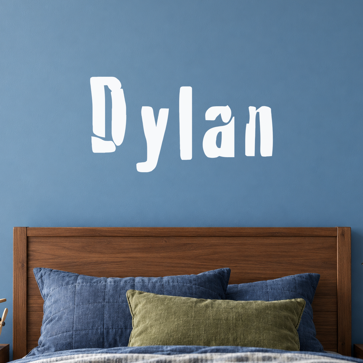 Close-up custom lettering example on a smooth wall