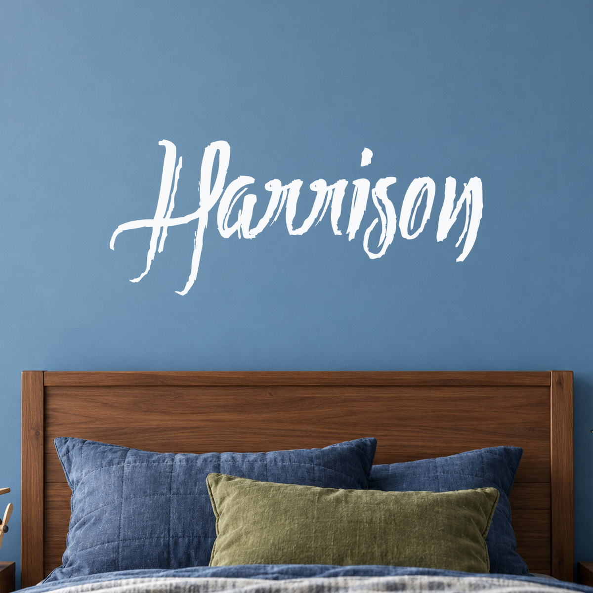 Close-up custom lettering example on a smooth wall